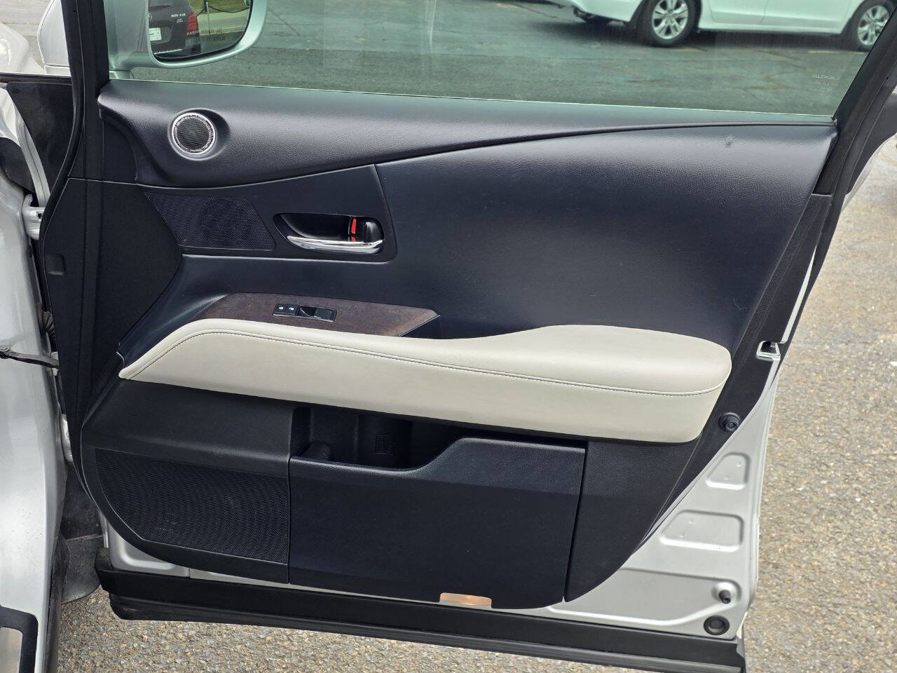 Used 2013 Lexus RX 450h Base AWD 4dr SUV w/ Navigation Pkg image 11