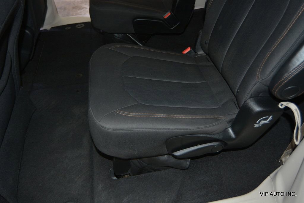 Used 2017 Chrysler Pacifica Touring image 24