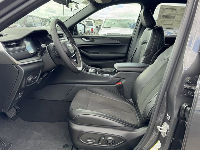 New 2025 Jeep Grand Cherokee Altitude w/ MOPAR Finishing Package image 19