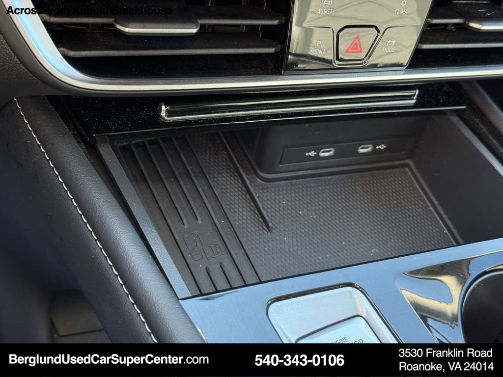 Used 2025 Volkswagen Atlas SE image 25