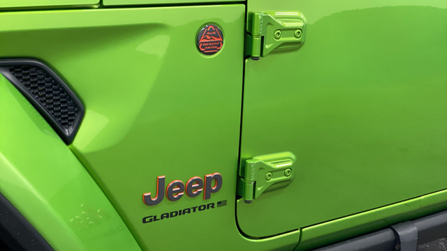 Certified 2025 Jeep Gladiator Mojave AWD/4WD image 45