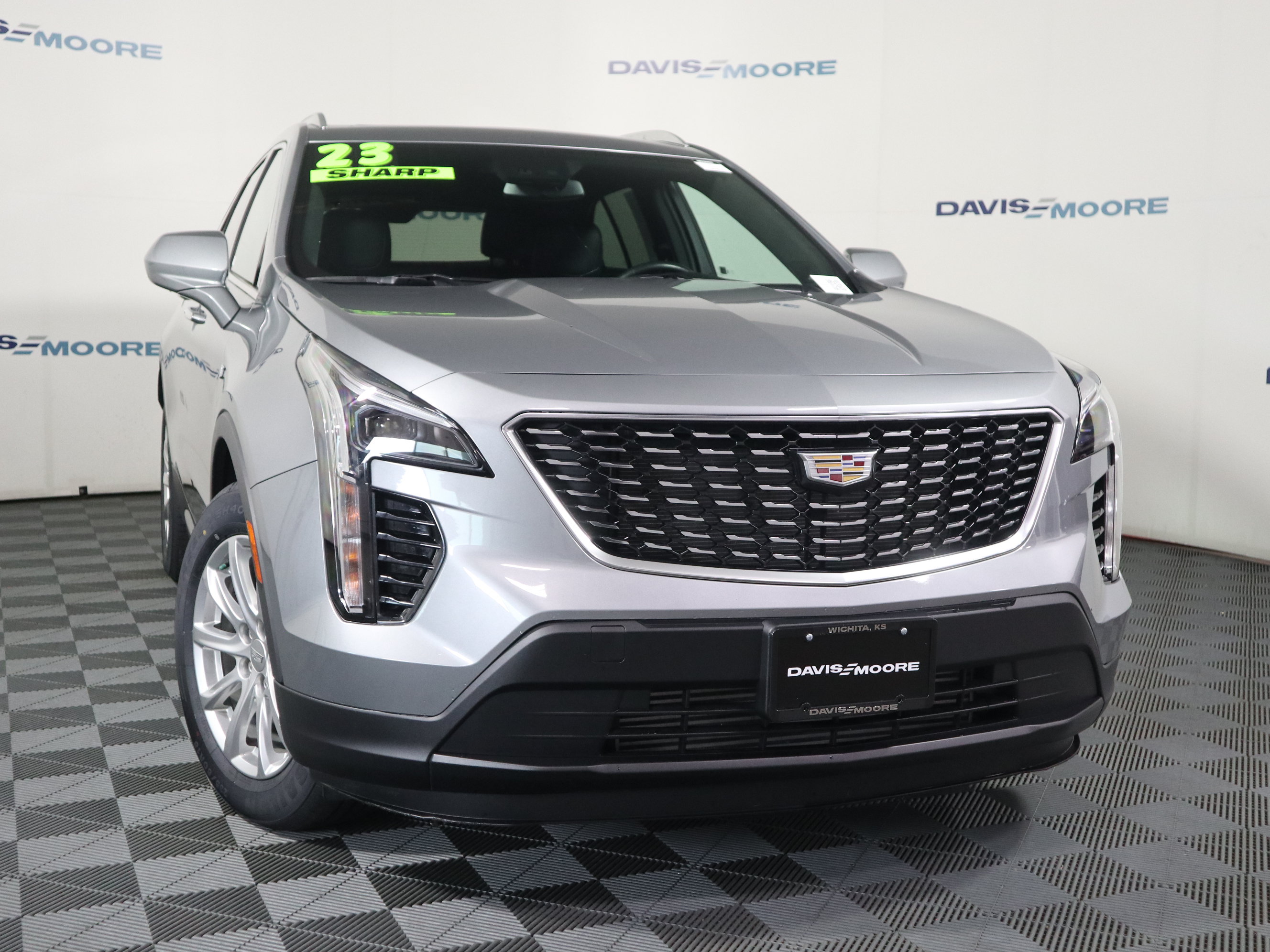 Used 2023 Cadillac XT4 Luxury w/ Cold Weather Package FWD image 2