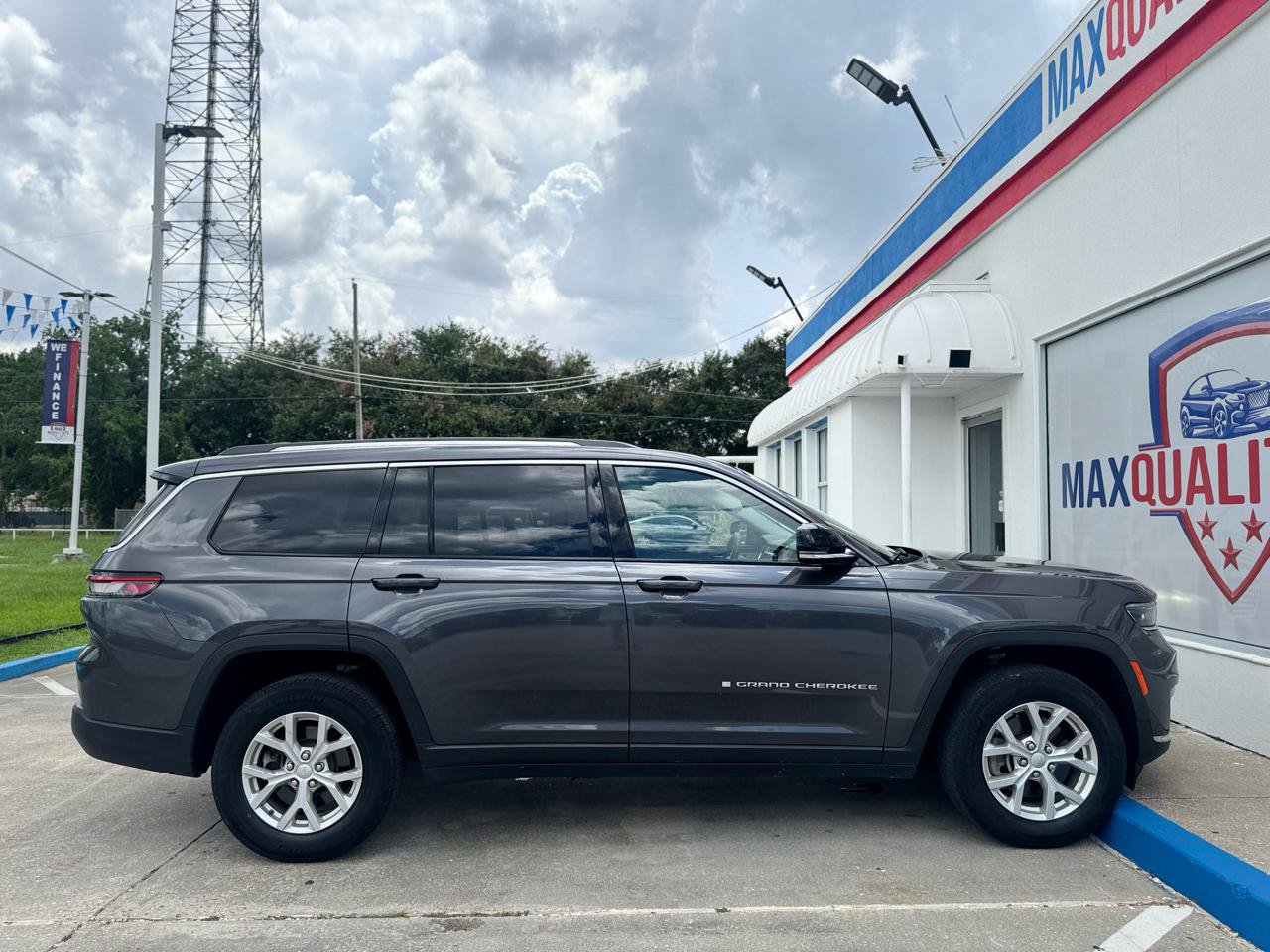 Used 2023 Jeep Grand Cherokee L Limited AWD/4WD image 27