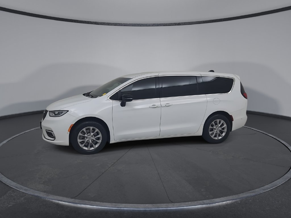 Certified 2025 Chrysler Pacifica Select AWD/4WD image 10