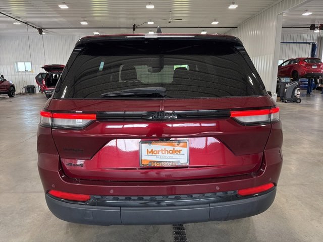 Used 2024 Jeep Grand Cherokee Altitude image 7