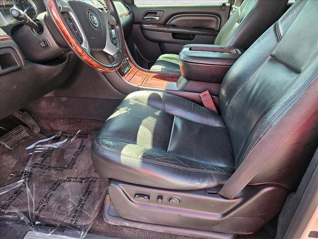 Used 2012 Cadillac Escalade Premium AWD/4WD image 18