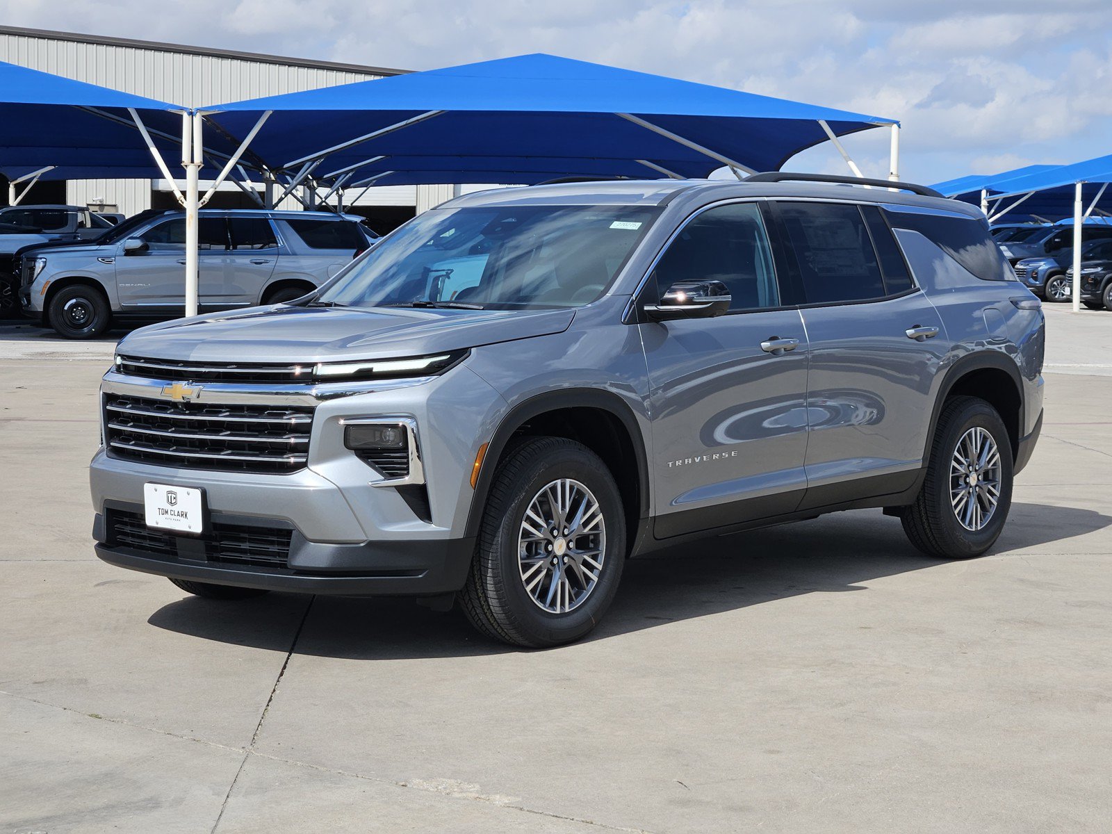 New 2027 Chevrolet Traverse LT w/ Driver Confidence Package FWD image 2