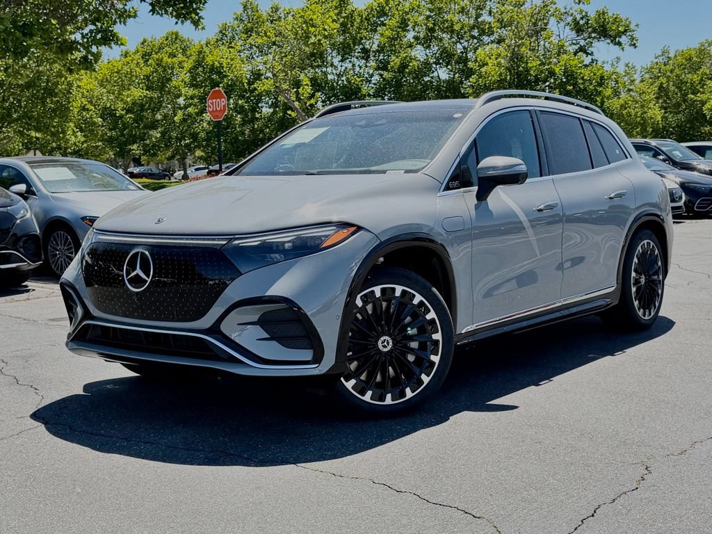 New 2026 Mercedes-Benz EQS 400 4MATIC SUV image 2