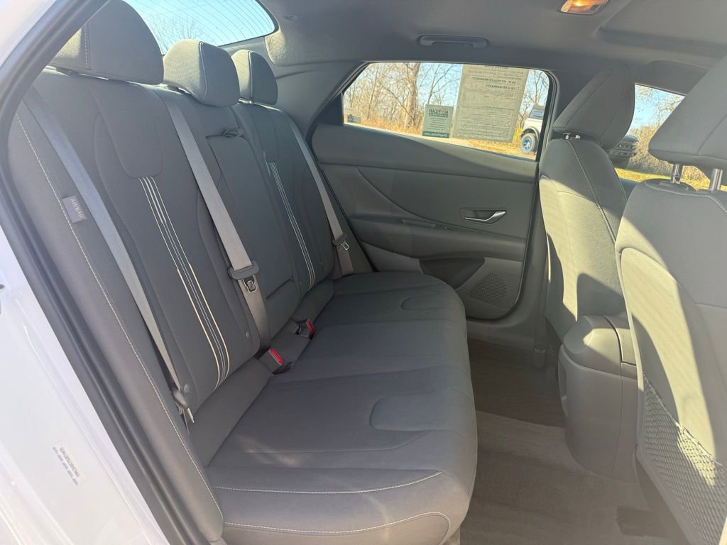 Used 2025 Hyundai Elantra SEL FWD image 21