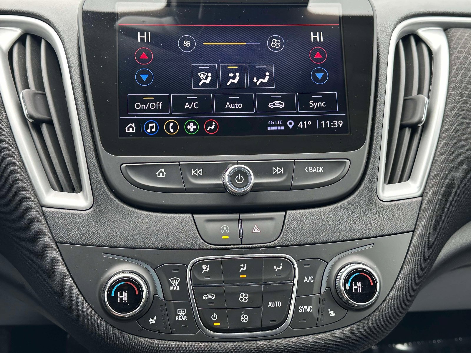 Used 2024 Chevrolet Malibu LT image 10