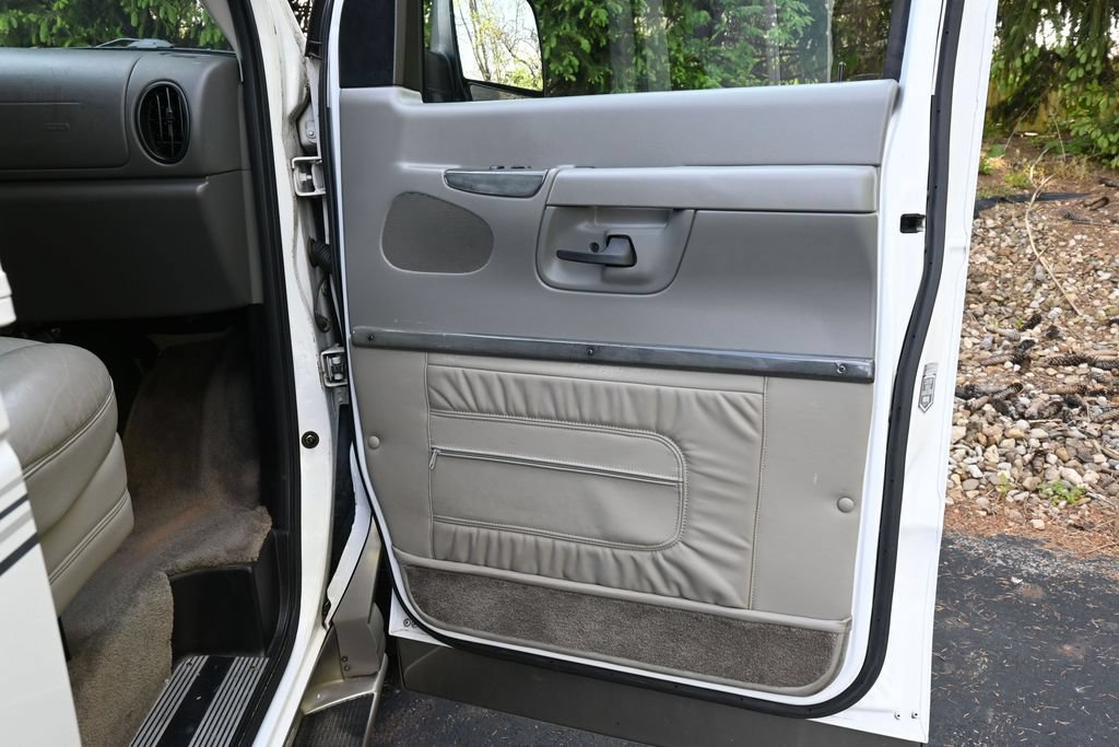 Used 2006 Ford E-150 and Econoline 150 RWD image 18