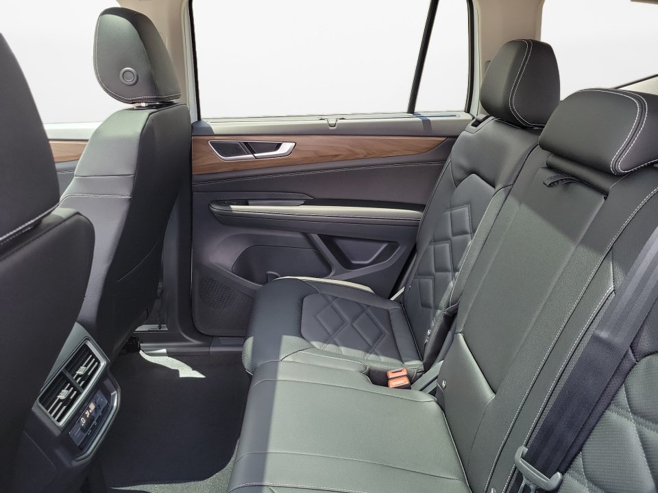 New 2026 Volkswagen Atlas SE FWD image 13