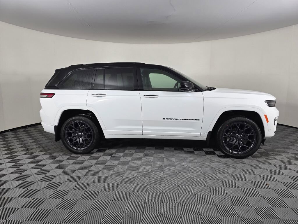 New 2025 Jeep Grand Cherokee Summit w/ Obsidian Package image 3