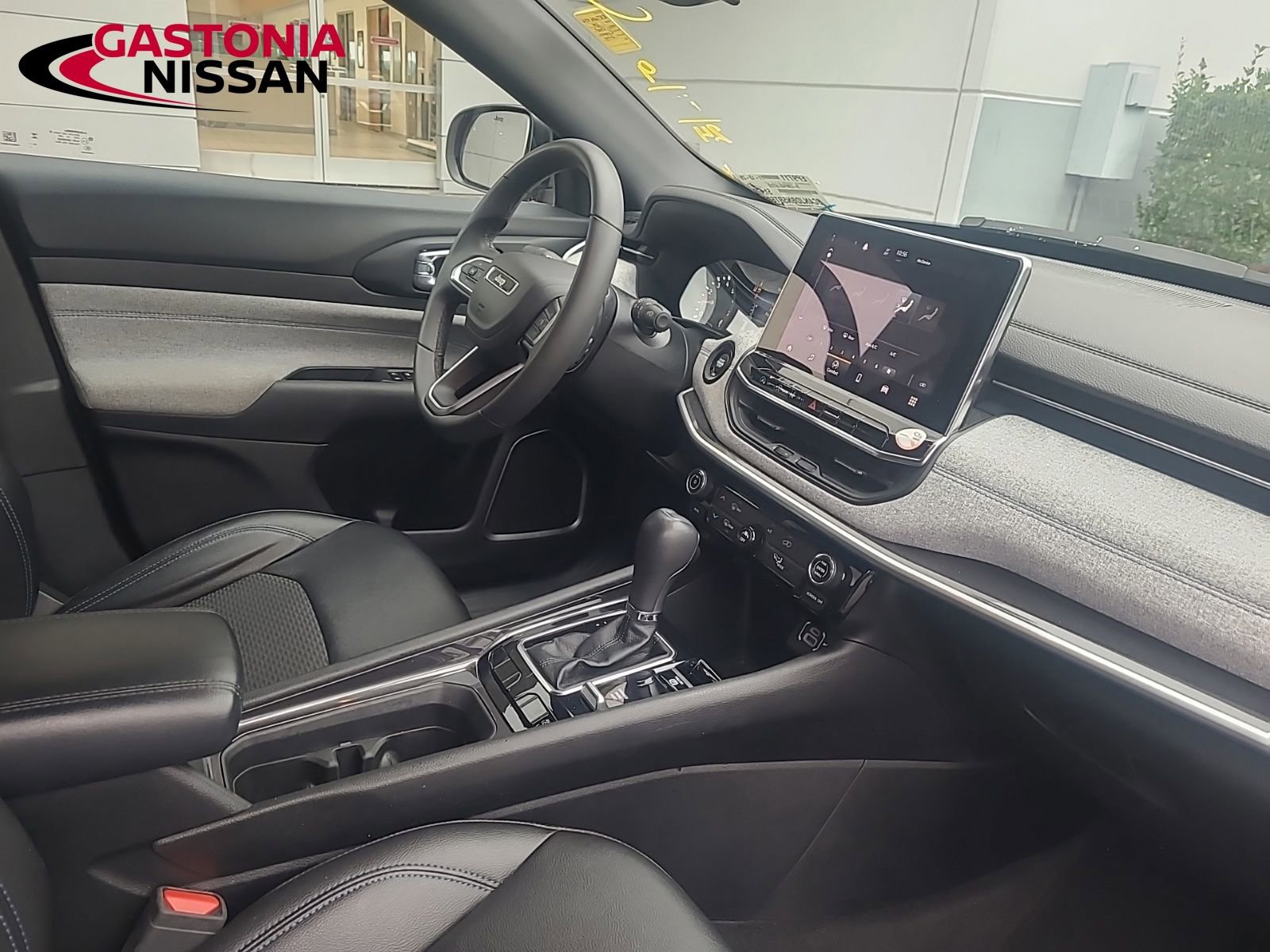 Used 2024 Jeep Compass Latitude image 43