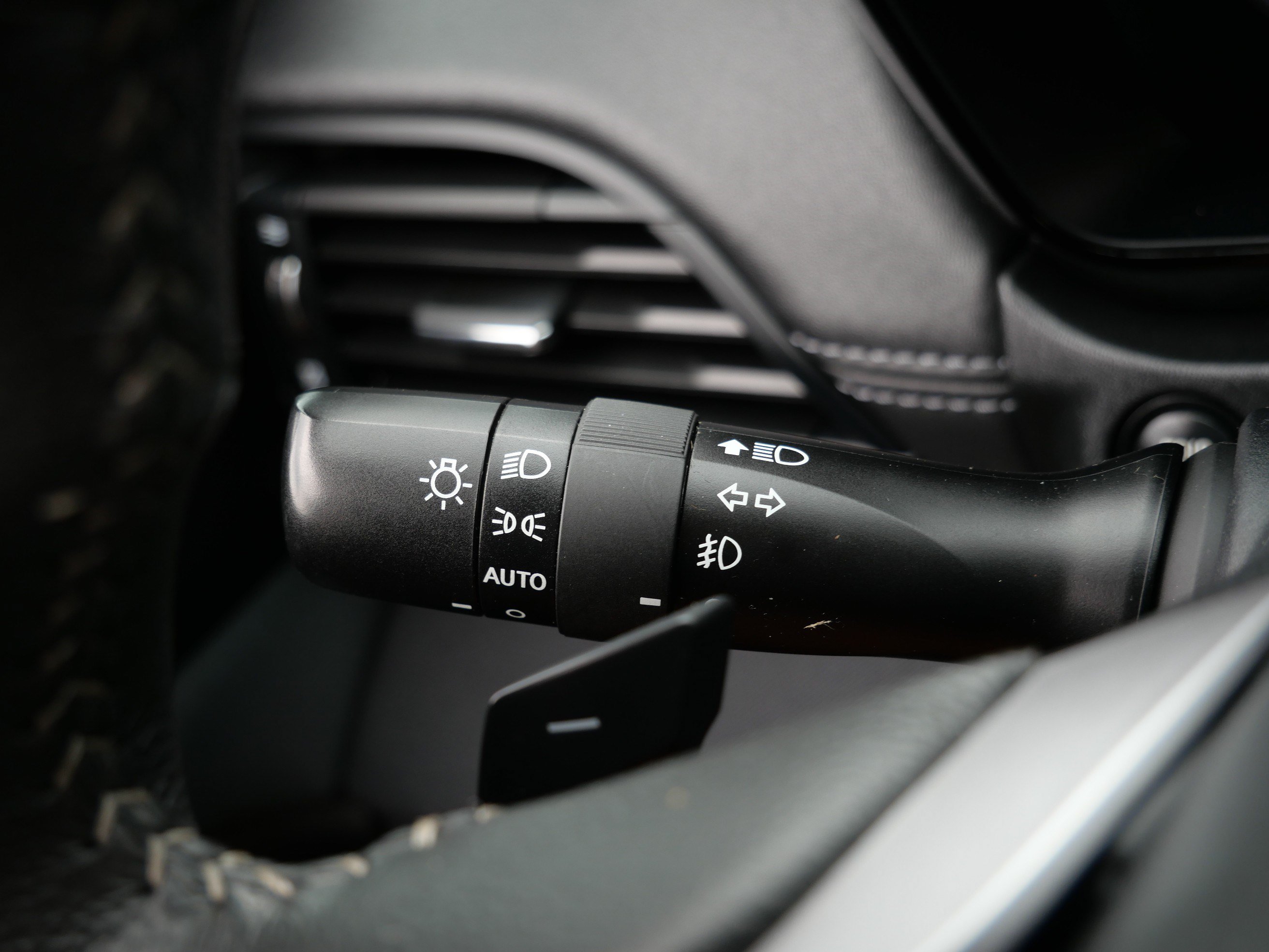 Used 2024 Subaru Outback Premium AWD/4WD image 30