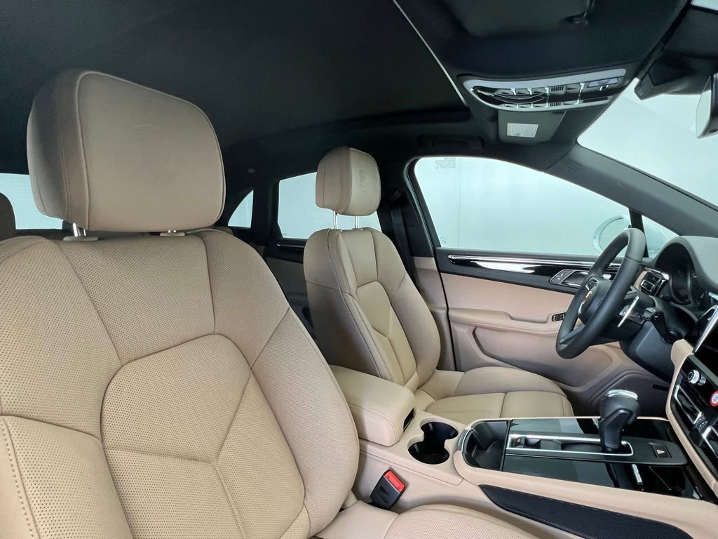 Used 2026 Porsche Macan AWD/4WD image 18