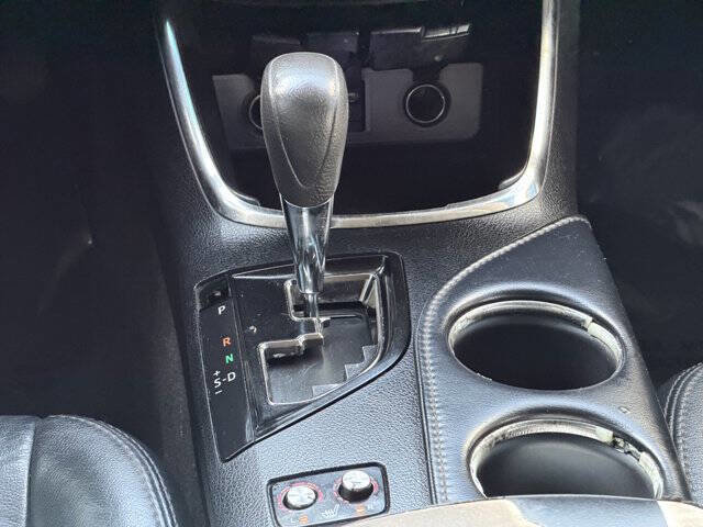 Used 2018 Toyota Avalon XLE w/ Carpet Mat Package FWD image 16