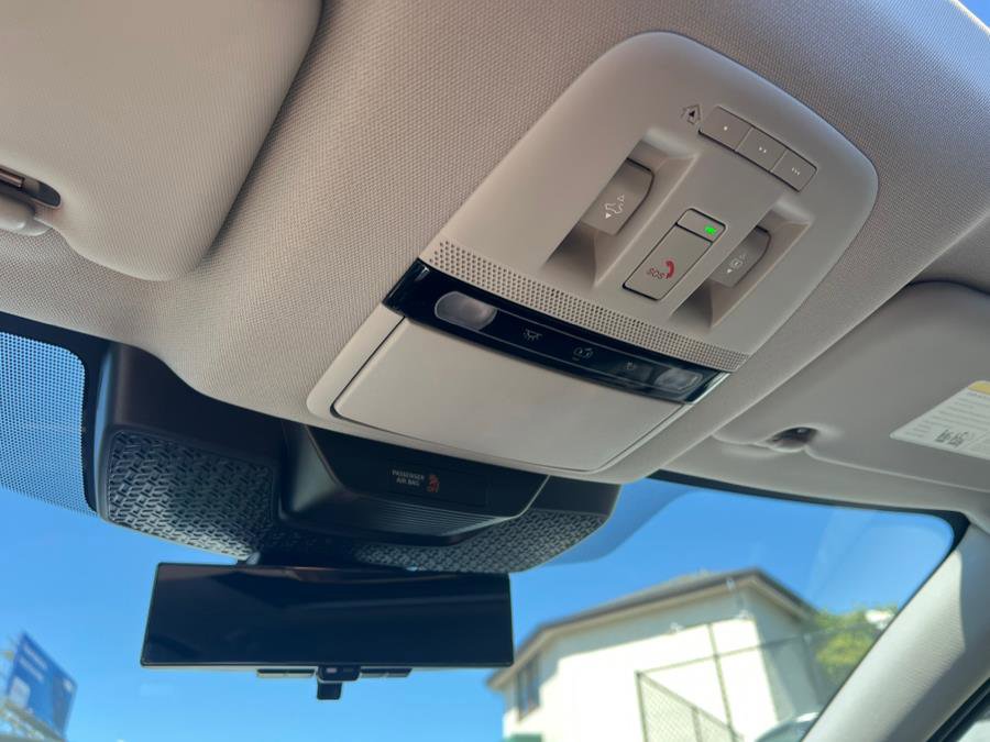 Used 2025 Nissan Ariya FWD image 23