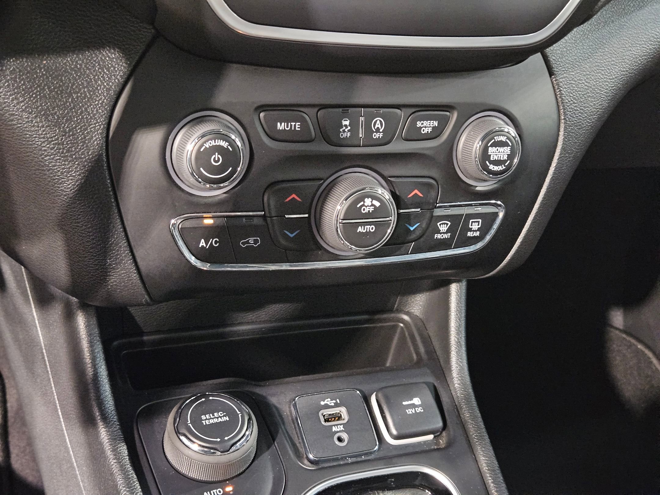 Used 2023 Jeep Cherokee Altitude Lux w/ Lux Elite Package AWD/4WD image 32