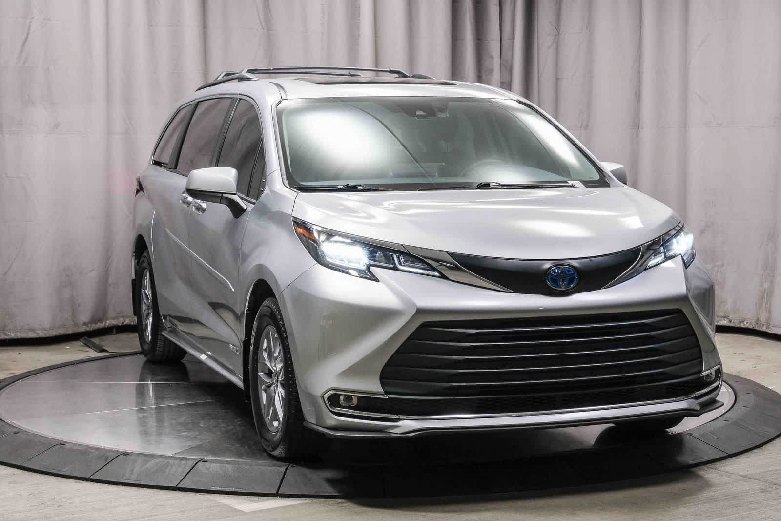 Used 2021 Toyota Sienna XLE FWD image 5