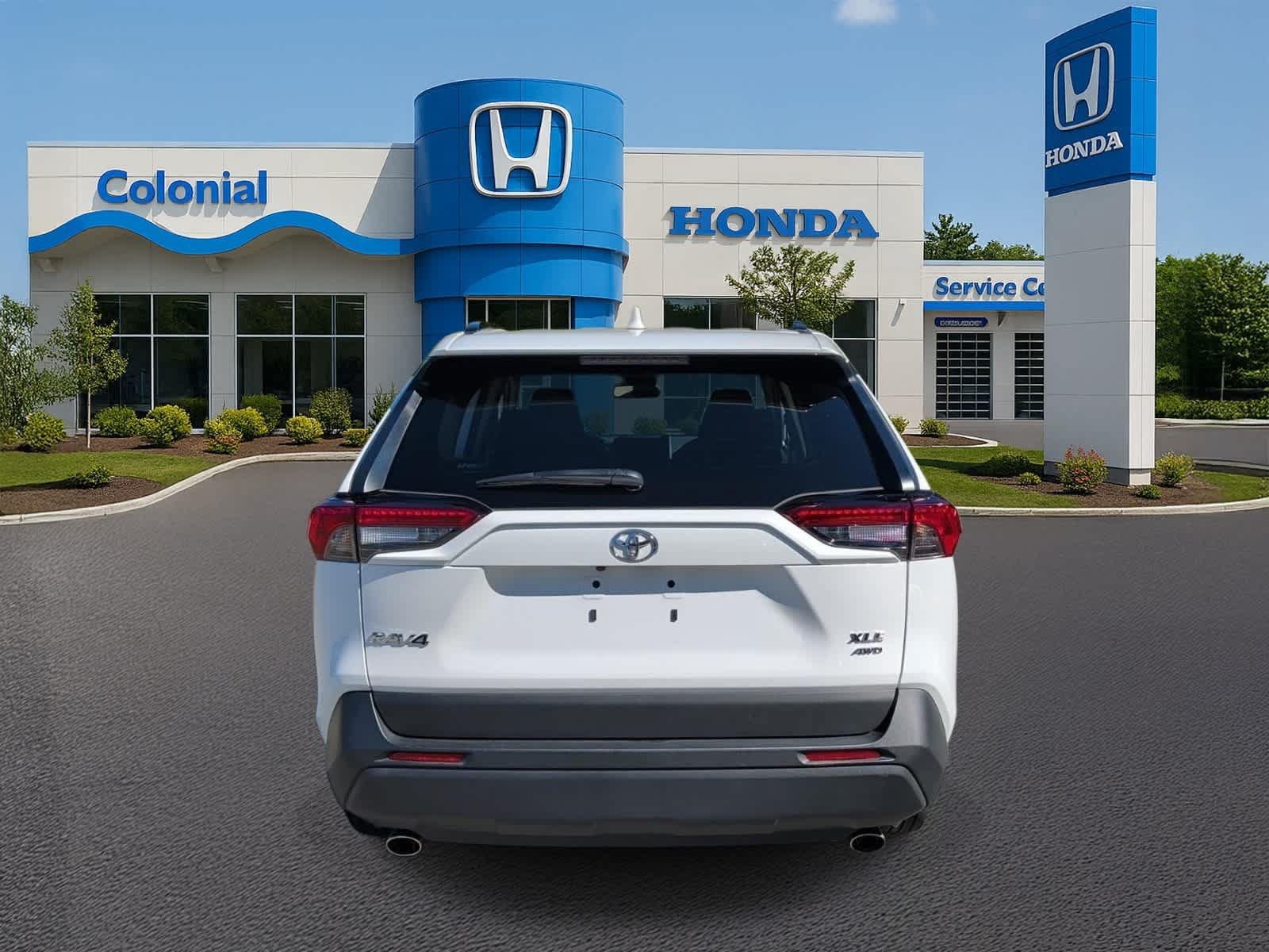 Used 2023 Toyota RAV4 XLE AWD/4WD image 5