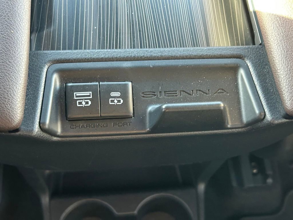 Certified 2023 Toyota Sienna Platinum image 22