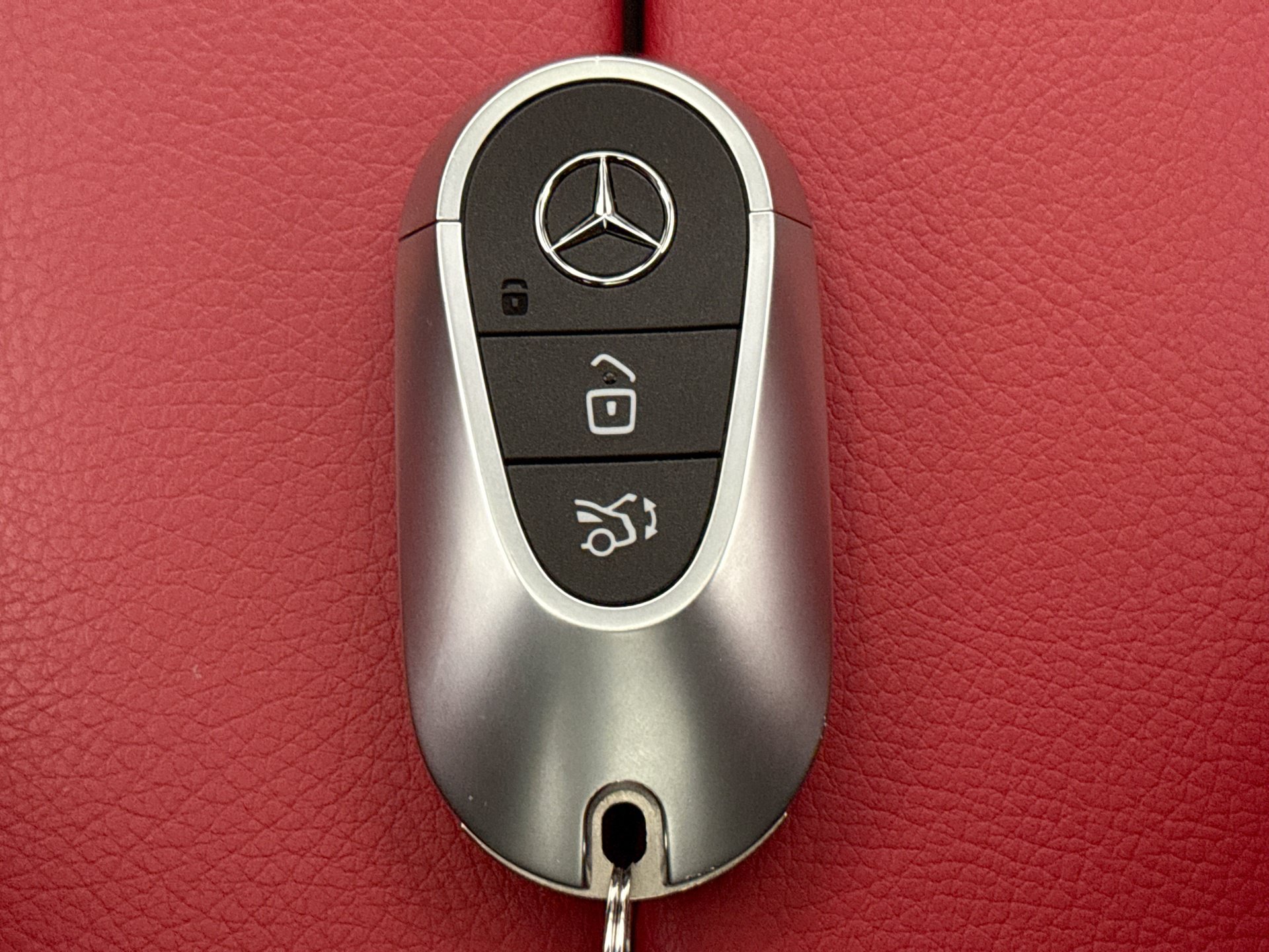 Used 2025 Mercedes-Benz GLC 300 4MATIC image 26