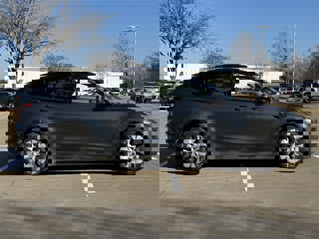 Used 2023 Tesla Model Y Long Range image 3