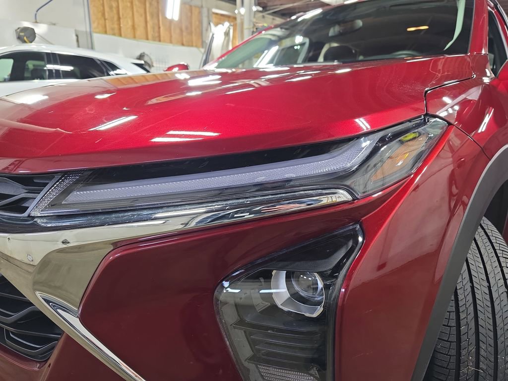 Used 2025 Chevrolet Trax LT w/ LT Convenience Package image 29