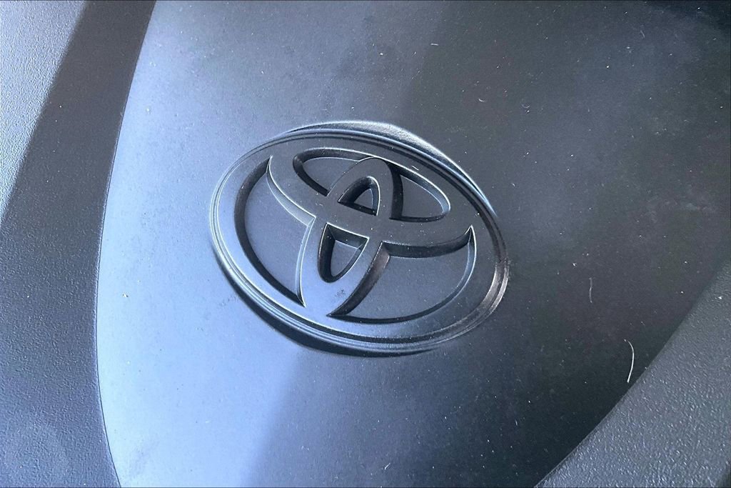 Used 2019 Toyota RAV4 LE image 40