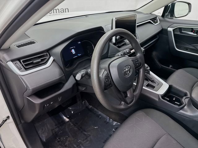 Used 2025 Toyota RAV4 XLE image 9