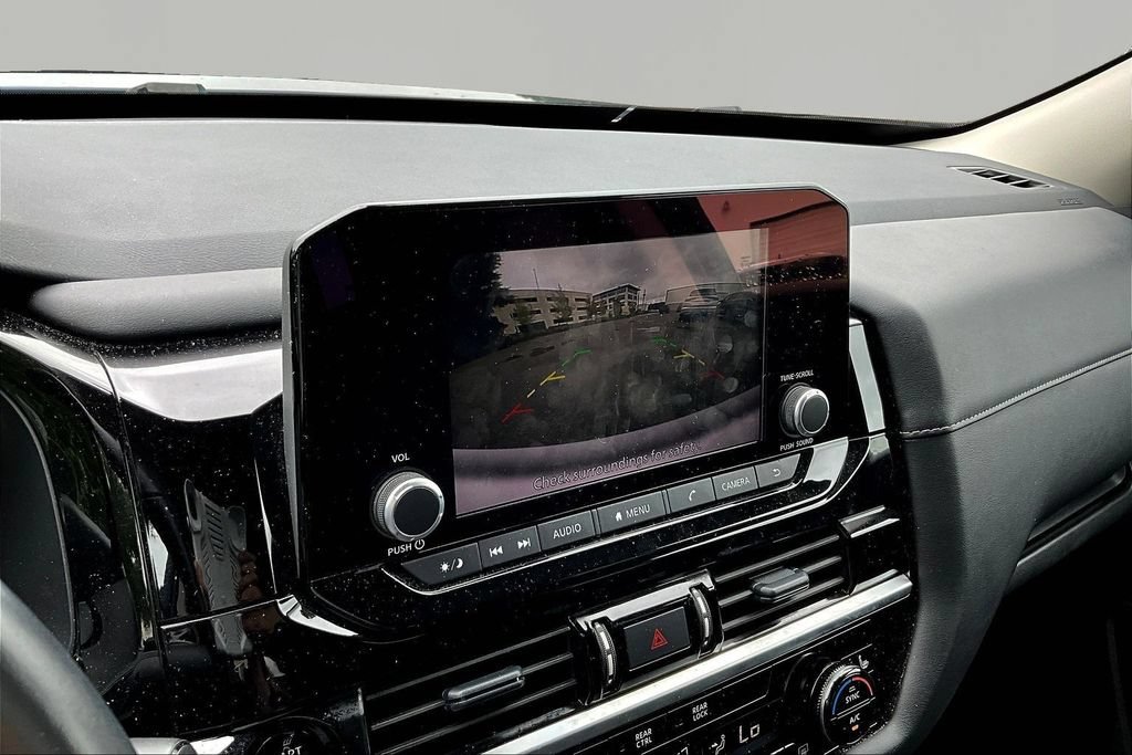 Used 2025 Nissan Pathfinder SV FWD image 16
