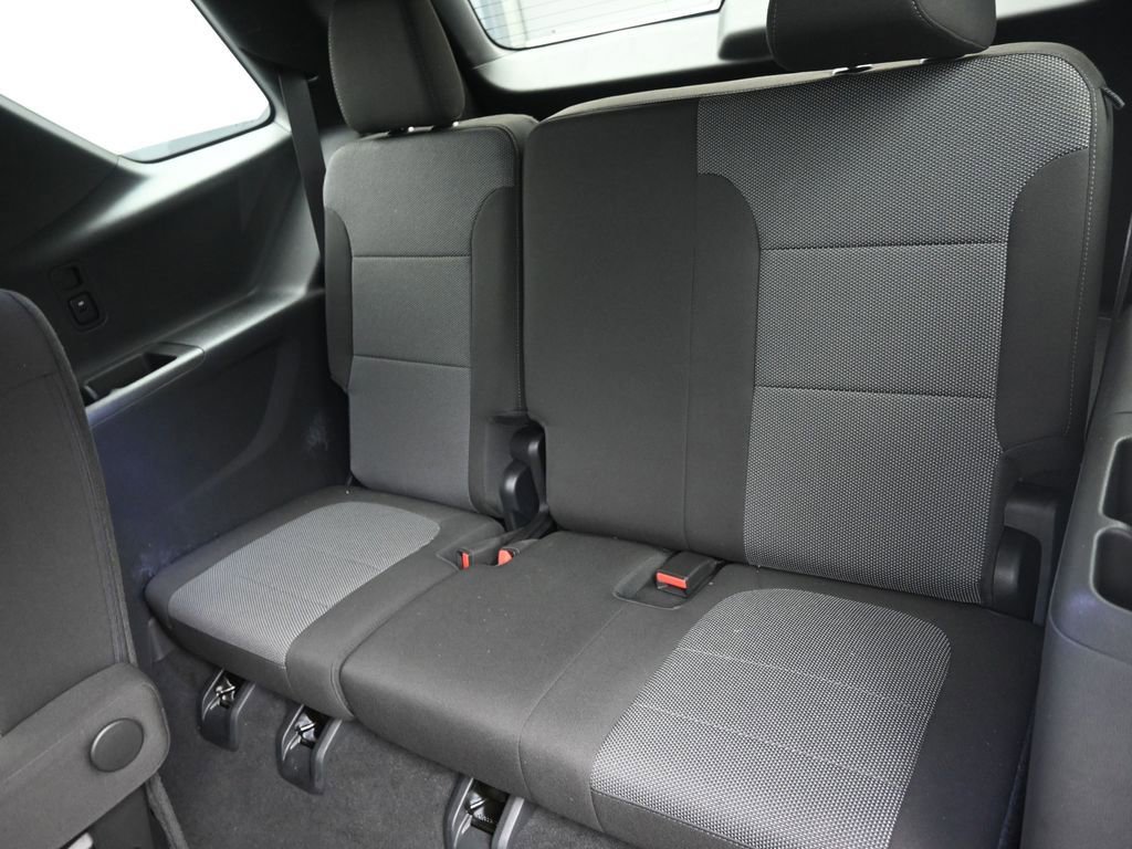 Used 2024 Chevrolet Traverse LT image 12