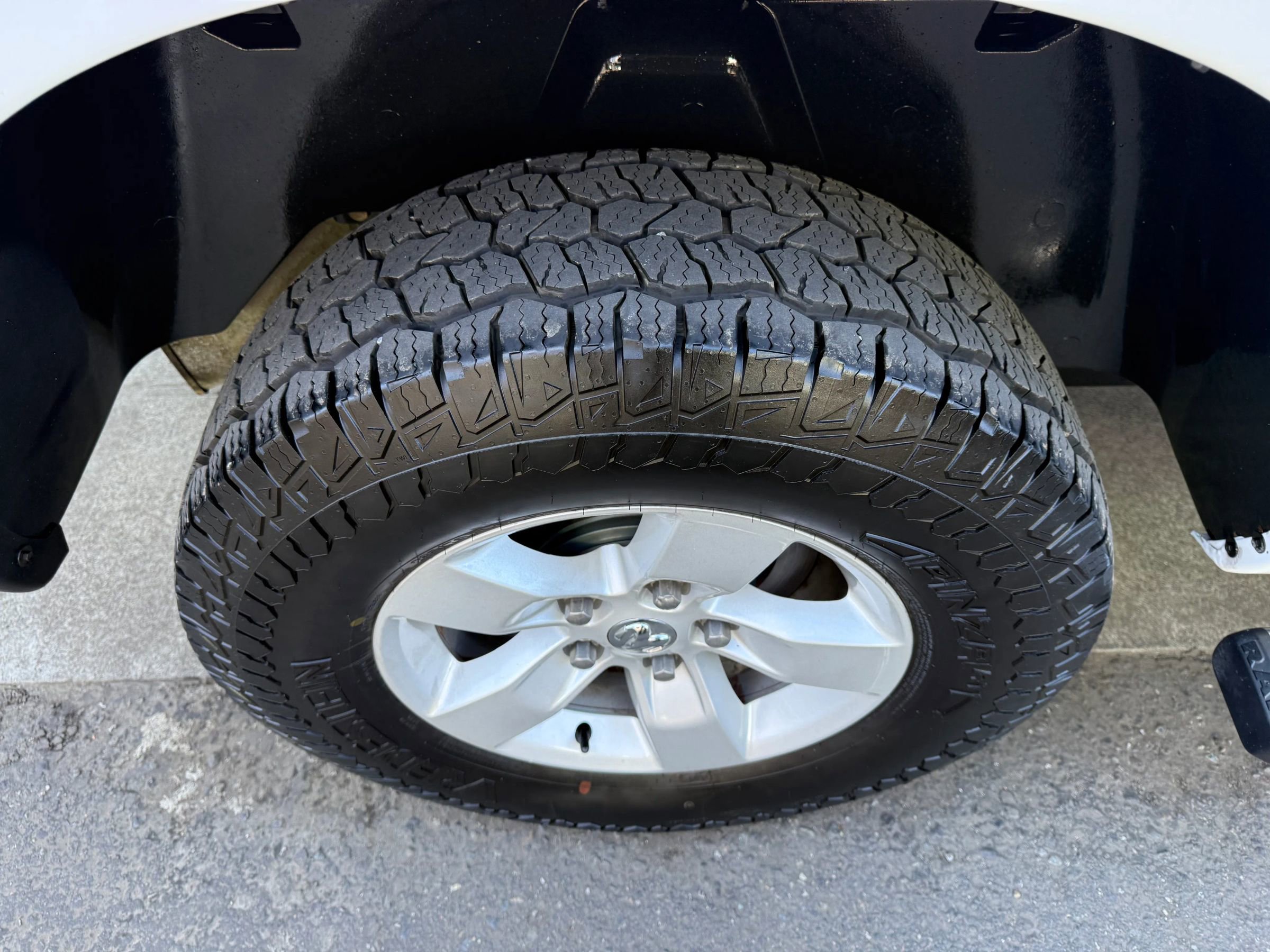 Used 2017 RAM 1500 Classic SLT image 4