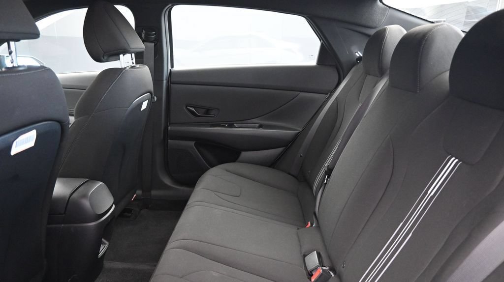 Used 2025 Hyundai Elantra SEL FWD image 18
