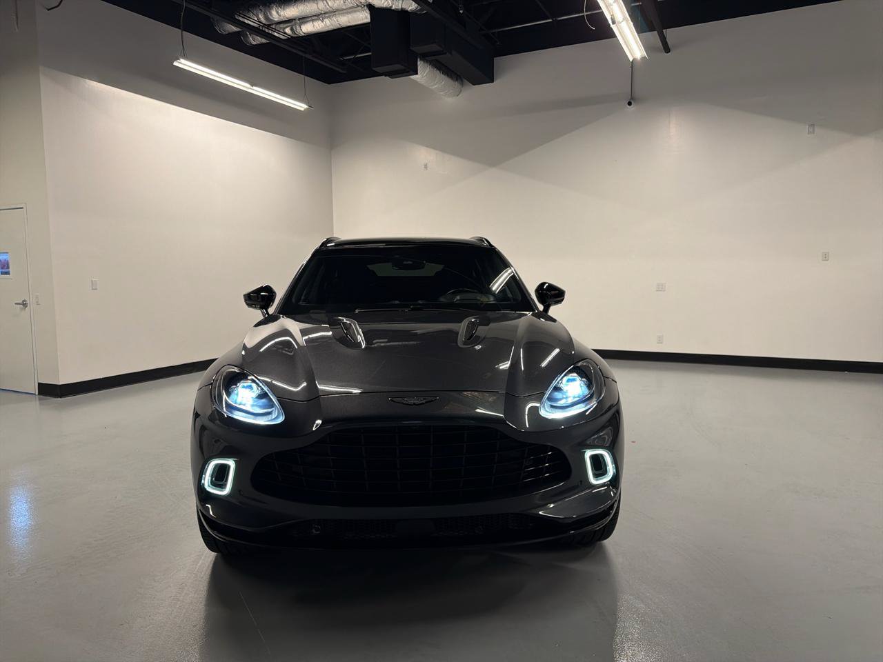 Used 2021 Aston Martin DBX AWD/4WD image 13