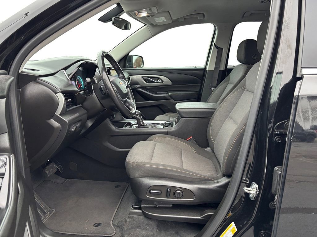 Used 2021 Chevrolet Traverse LT image 14