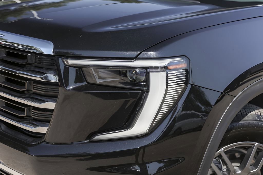 Used 2025 GMC Acadia Elevation AWD/4WD image 32