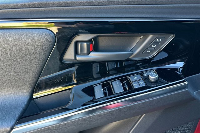 Used 2023 Subaru Solterra Limited image 11