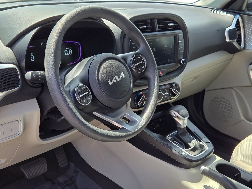 Used 2025 Kia Soul LX image 19