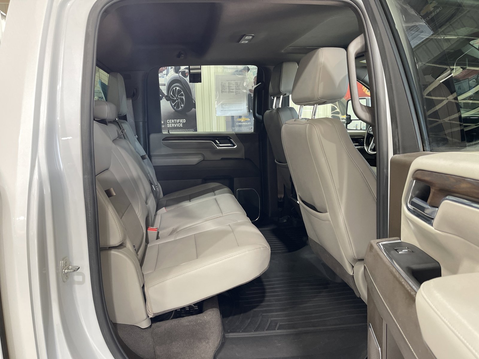 Used 2024 GMC Sierra 3500 SLT w/ SLT Premium Package AWD/4WD image 19