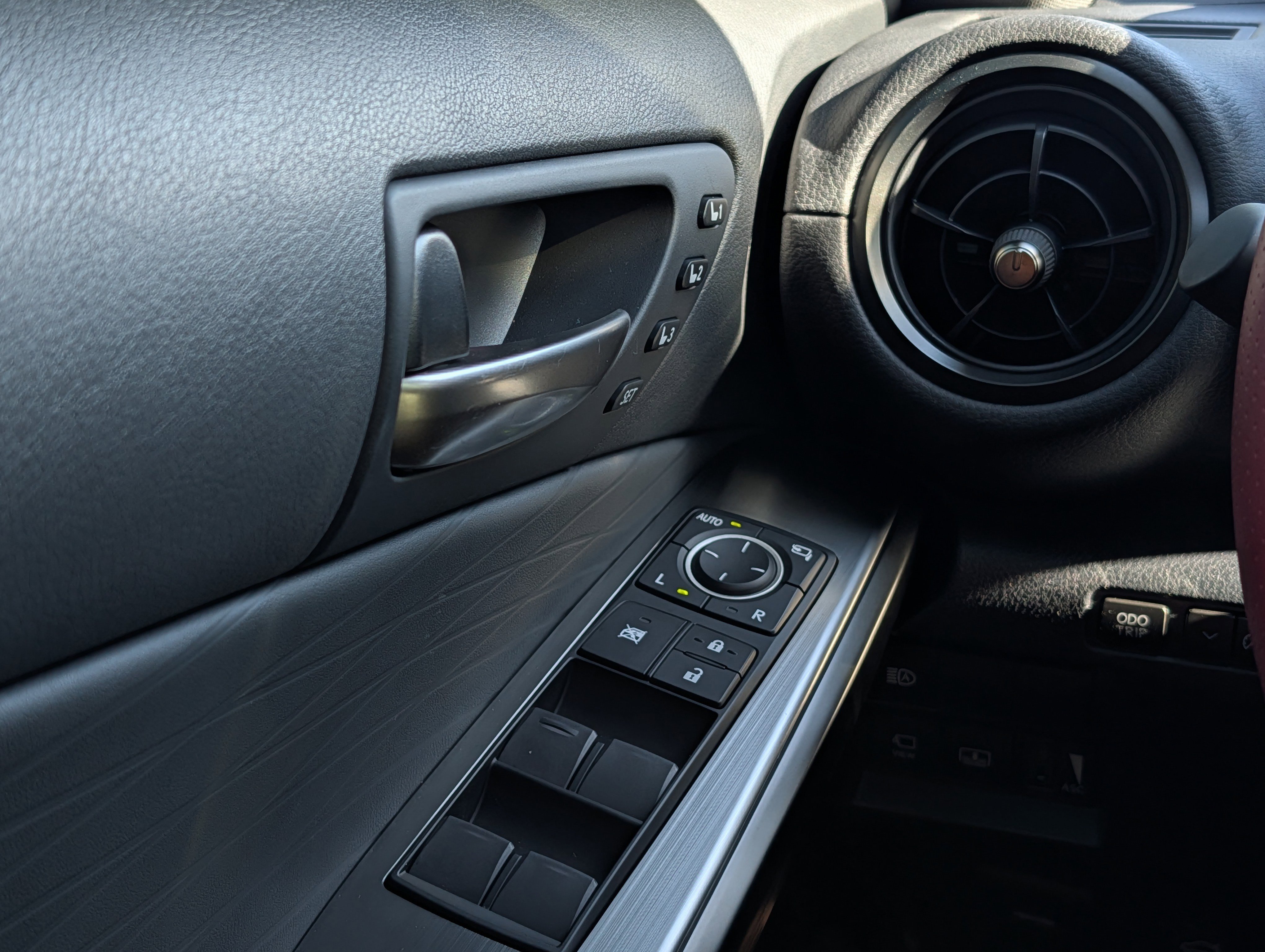 Used 2025 Lexus IS 500 w/ F-Sport Performance RWD image 25
