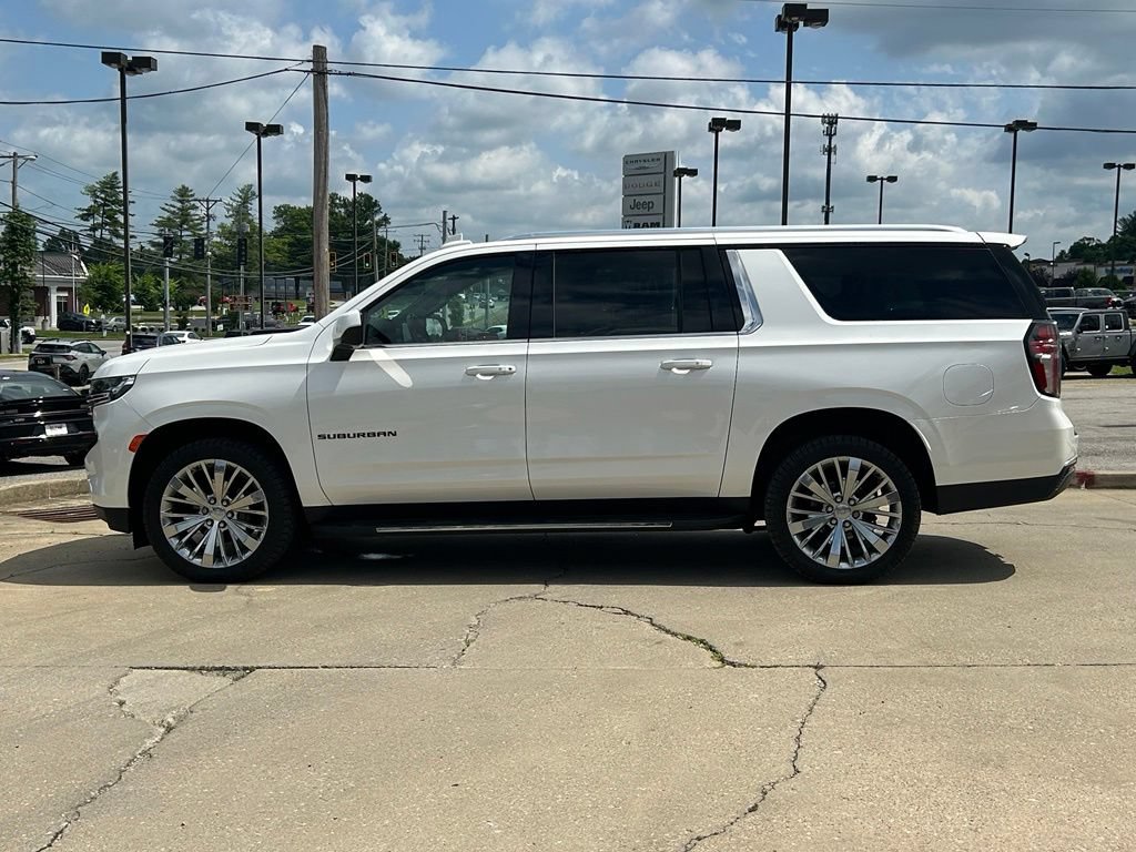 Used 2022 Chevrolet Suburban LT AWD/4WD image 9