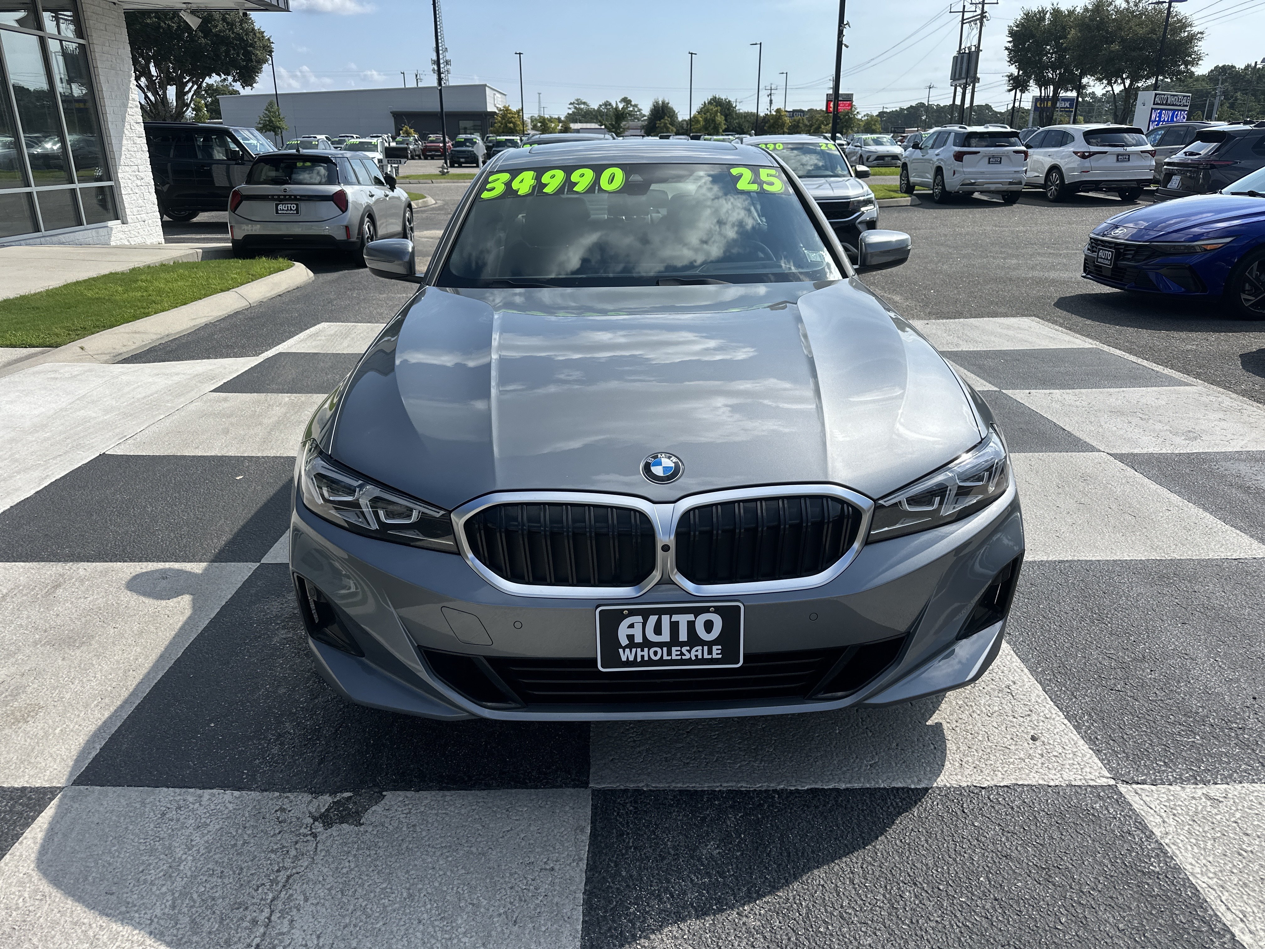 Used 2025 BMW 330i Sedan w/ Premium Package RWD image 2