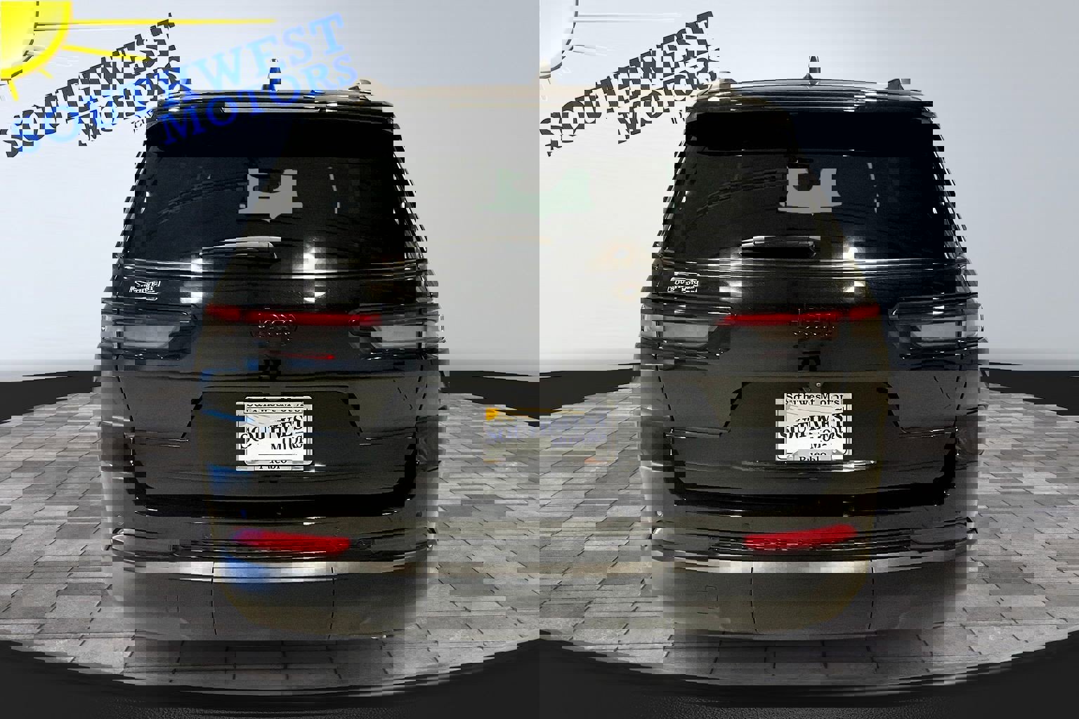 Used 2023 Jeep Grand Cherokee L Altitude image 5