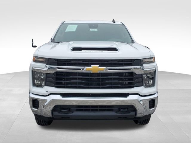 Used 2024 Chevrolet Silverado 2500 LT image 2