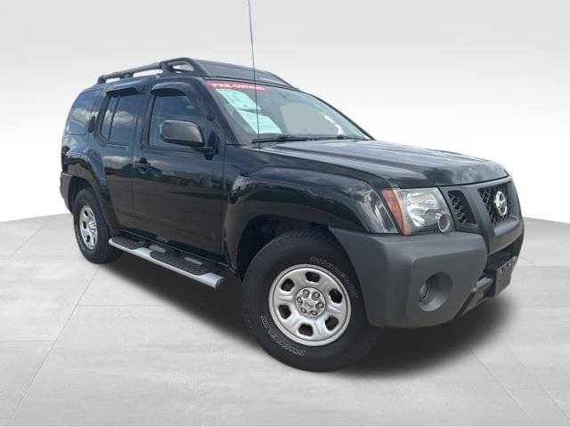 Used 2015 Nissan Xterra X RWD image 2