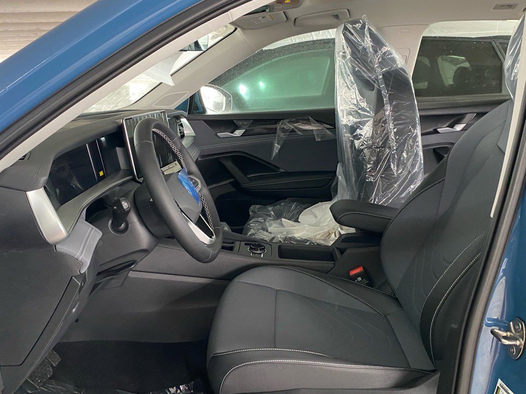 New 2026 Volkswagen Tiguan SE FWD image 5