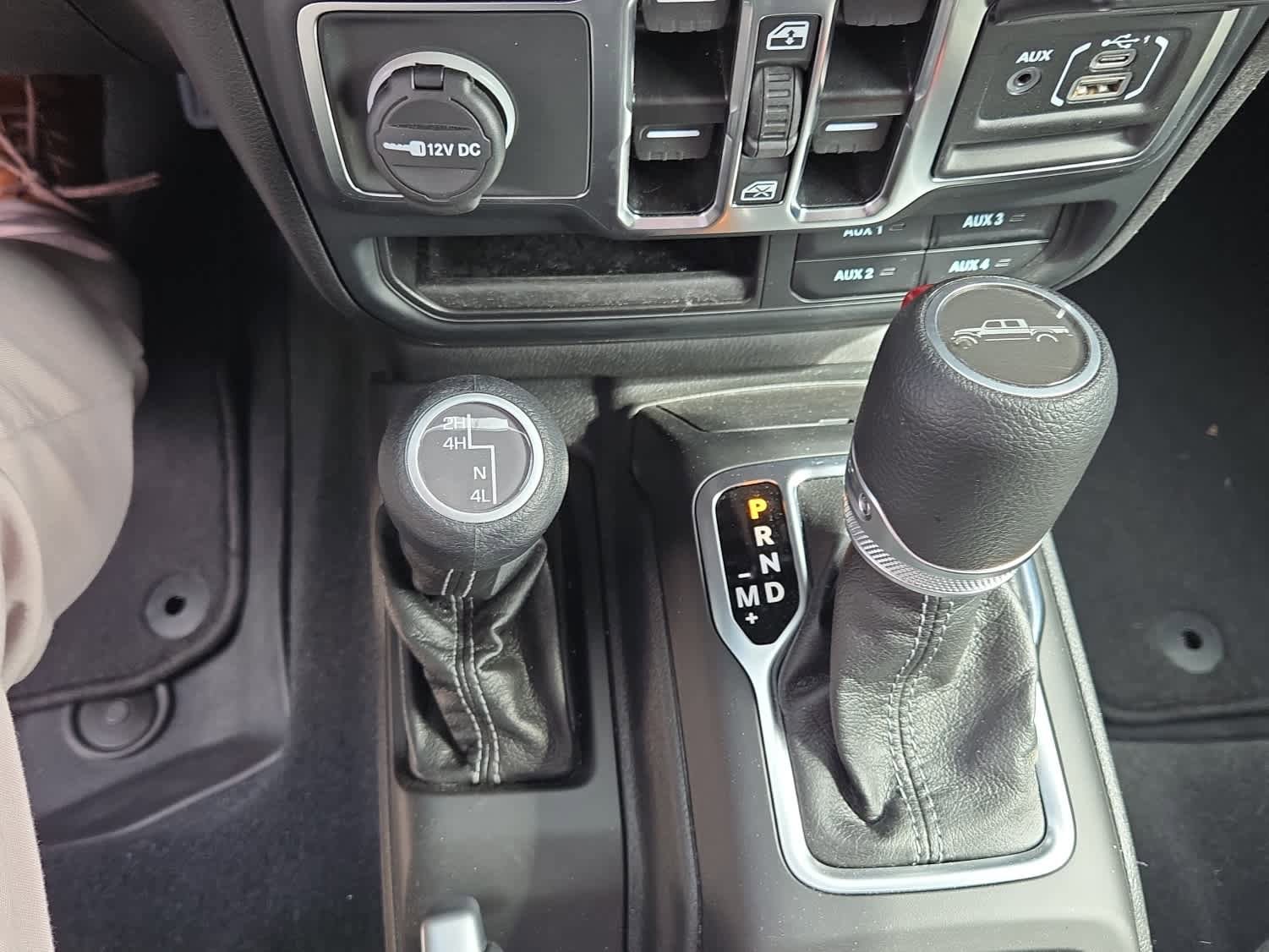 Used 2025 Jeep Gladiator Sport image 35