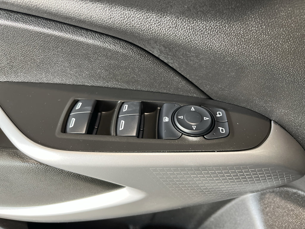 Used 2024 Chevrolet Trax RS w/ Sunroof Package FWD image 25